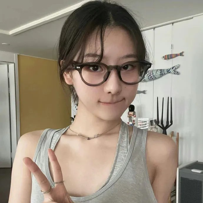 号舱房的女人